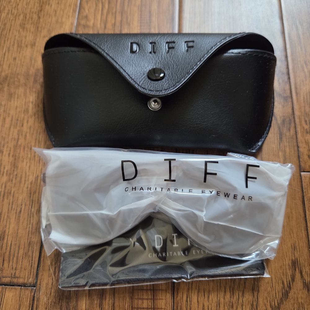 Diff Eyewear Brown Aviator Sunglasses with Gradient Lenses - Picture 5 of 5